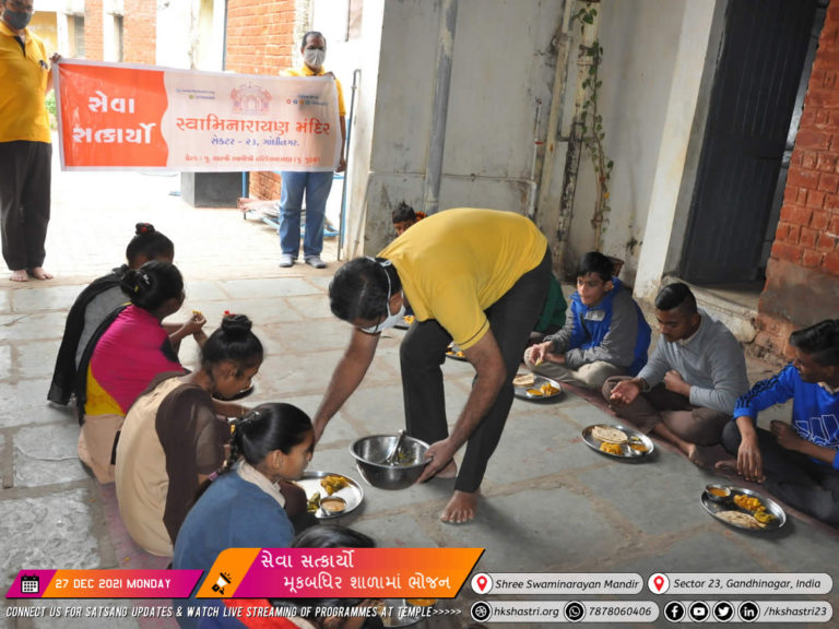 Bhojan at Mookbadhir School
